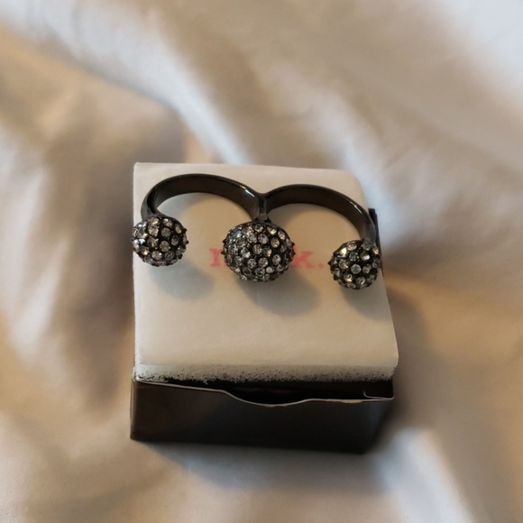 AVON MARK JEWELRY - Picture 1 of 2